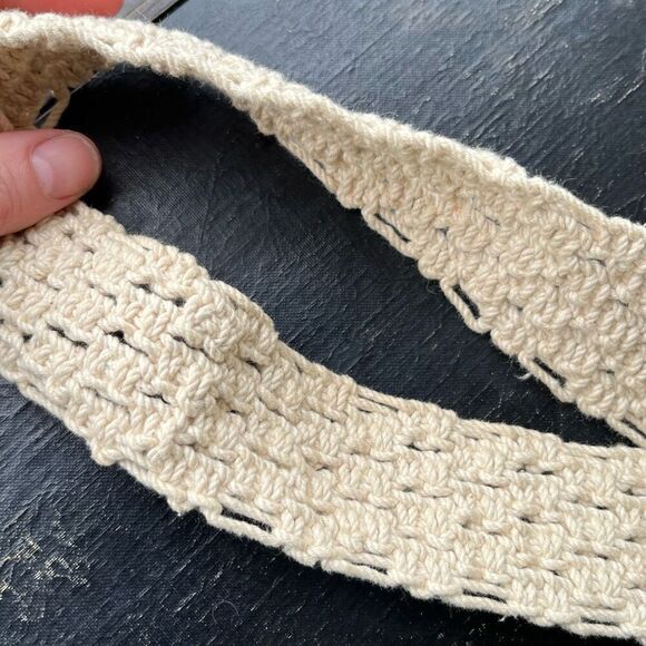 Vintage Handcrafted Macrame Belt with Green Bakelite Buckle - Picture 5 of 9